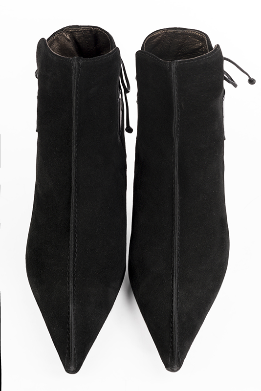 Women's matt black and satin black elegant ankle boots, with laces at the back. Pointed toe. High block heels - Top view